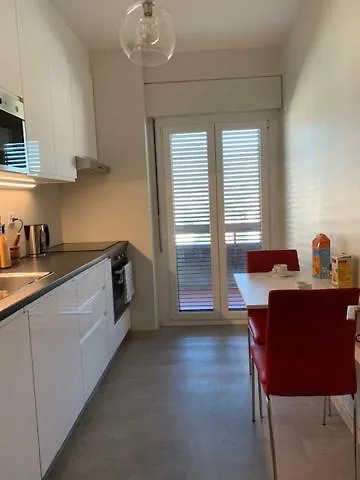 Karl&deby Stazione/centro Apartment *