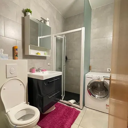 Karl&deby Stazione/centro דירה