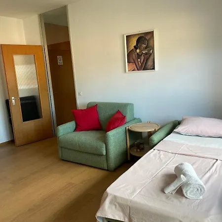 Karl&deby Stazione/centro דירה
